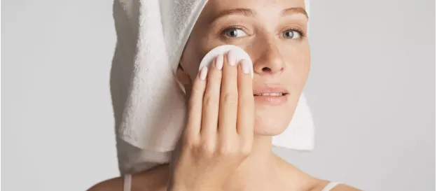 Akné s opalovacím krémem – mýtus, nebo realita?